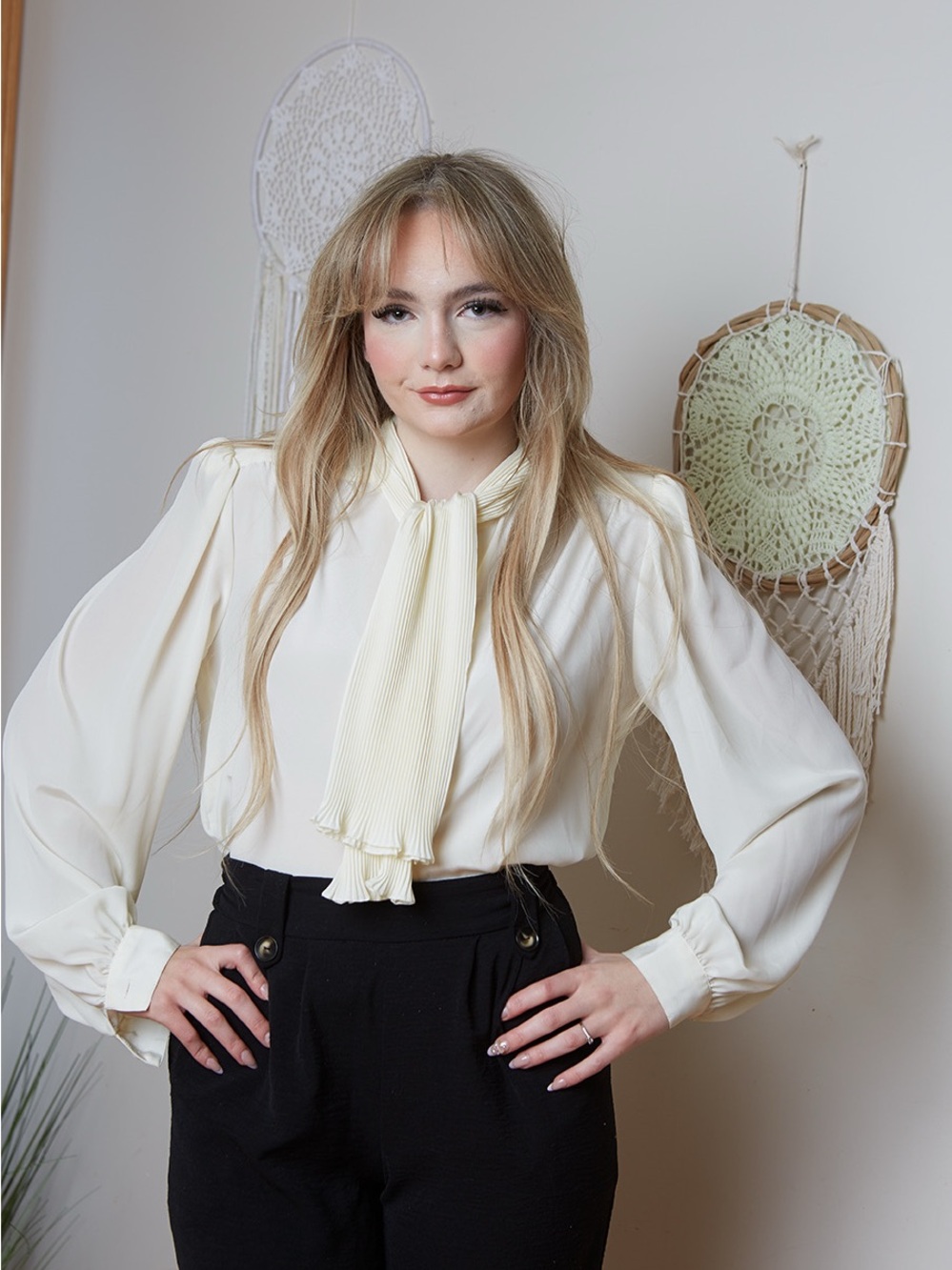 Vintage 80s  Tie-Neck Cream Blouse with Long Sleeves - Women's Top 10